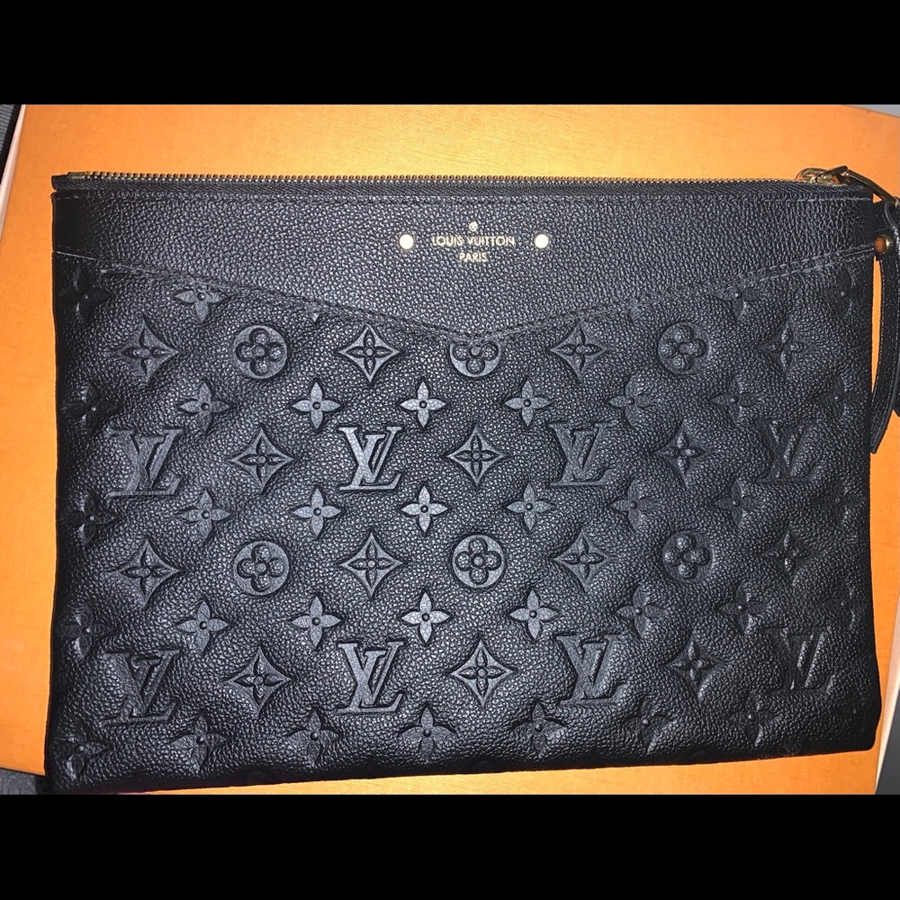 LIKE NEW 💯Authentic Louis Vuitton Leather Pouch